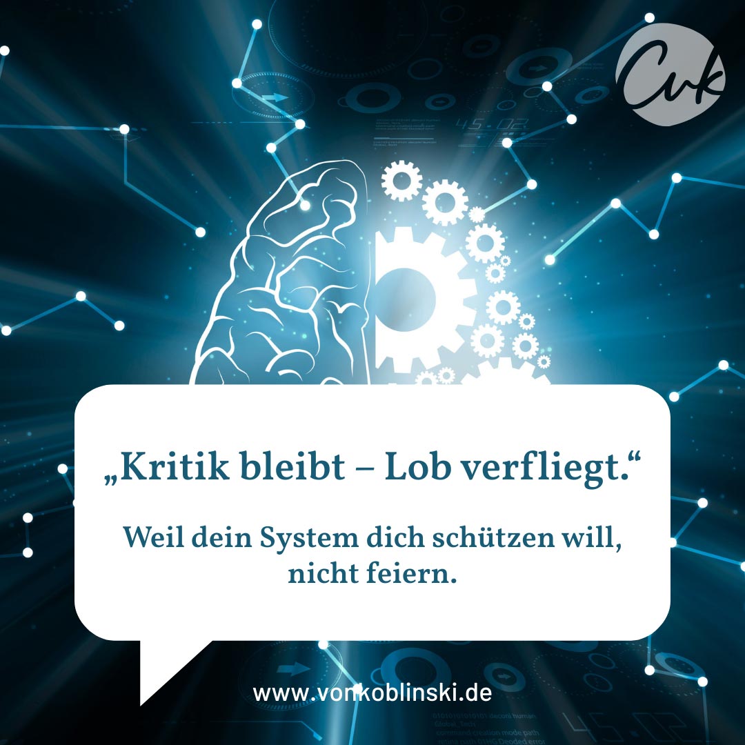 Warum dein Gehirn Kritik länger speichert als Lob und wie du das ändern kannst
